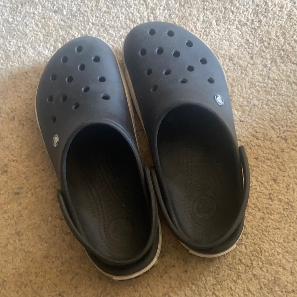 Black Crocs